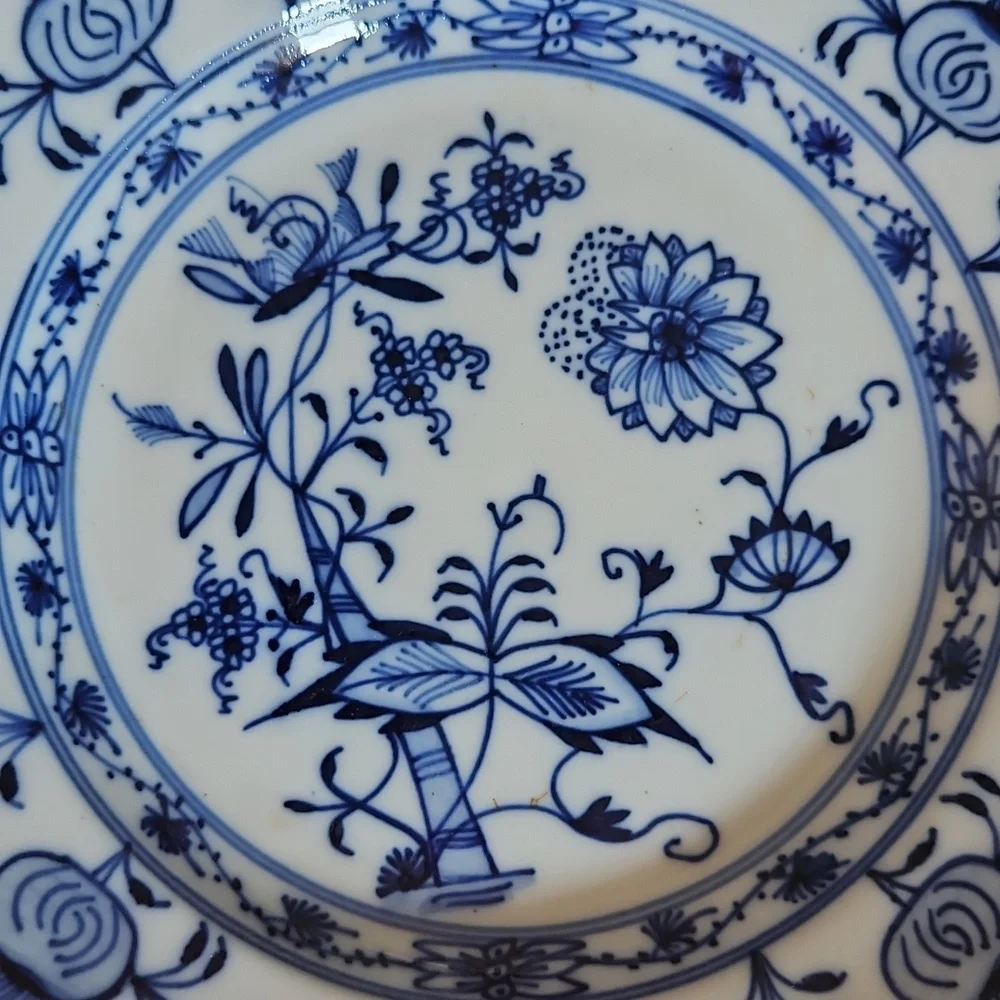 Blue and White Meissen Blue Onion Floral Porcelain Salad Plate. - Picture 5 of 5